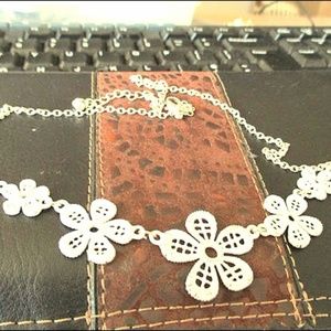 Vintage silvertone chain necklace with Lace Flower